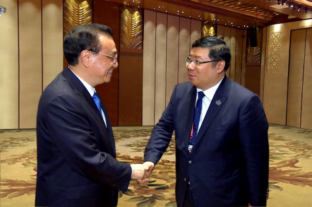 Li Keqiang, the former member of the Standing Committee of the Political Bureau of the CPC Central Committee and Premier of the State Council, received and had cordial talks with Chairman Li Yong