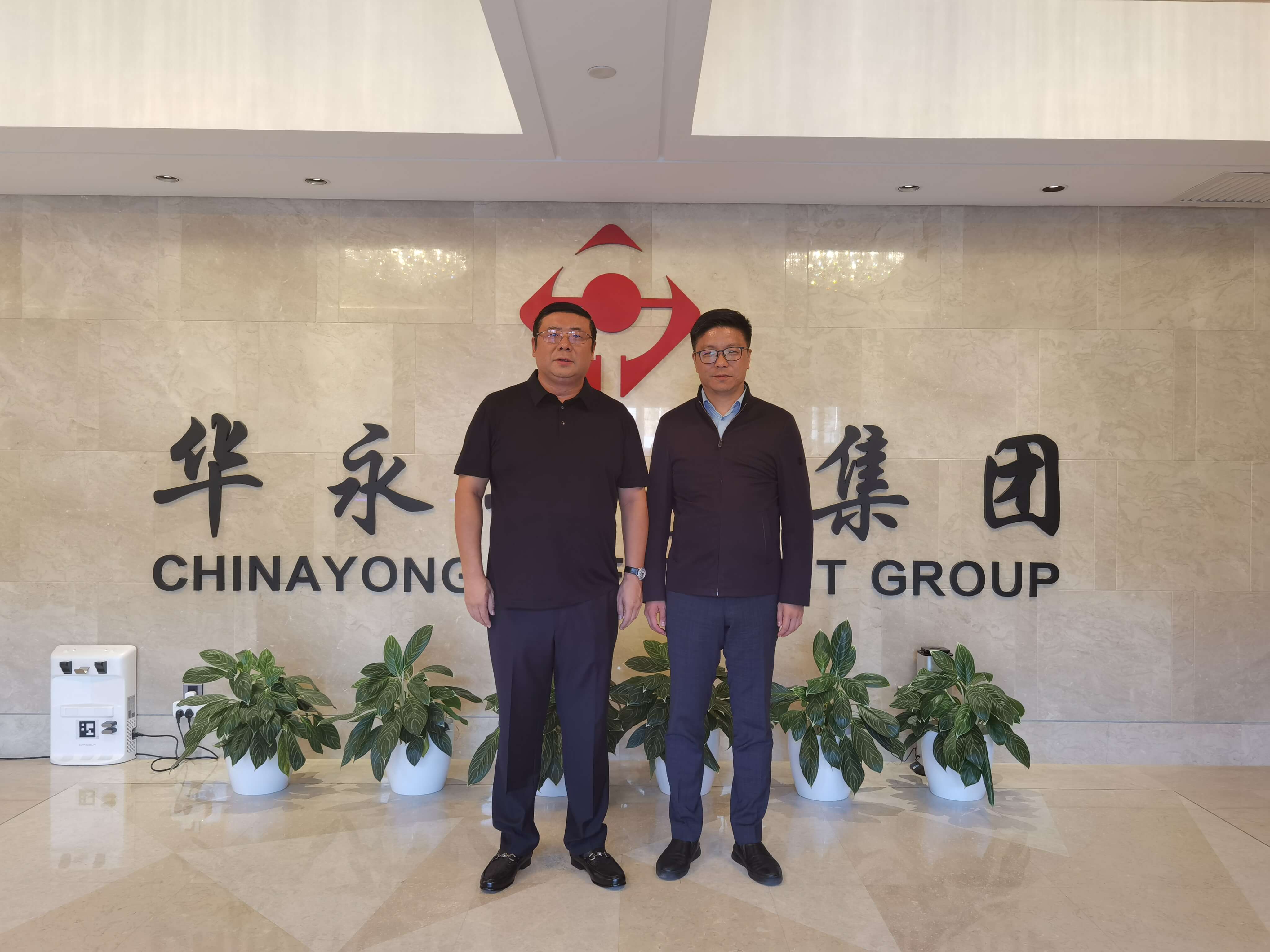 Chairman Li Yong met with Mr. Li Chong, Vice Mayor of Zhuhai Municipal Government and had a business negotiation